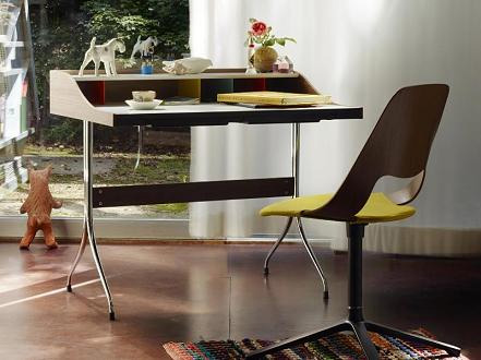 chaise et bureau